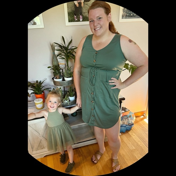 Meet your Posher, Amanda - Picture 3 of 5